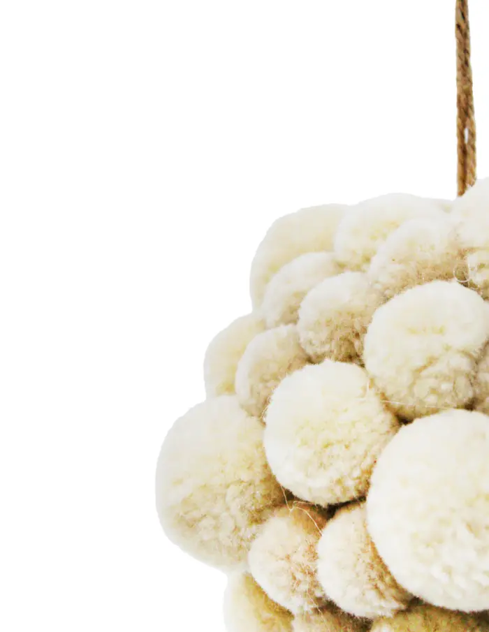 Esfera de pompones beige de 13.9cm - Image 2