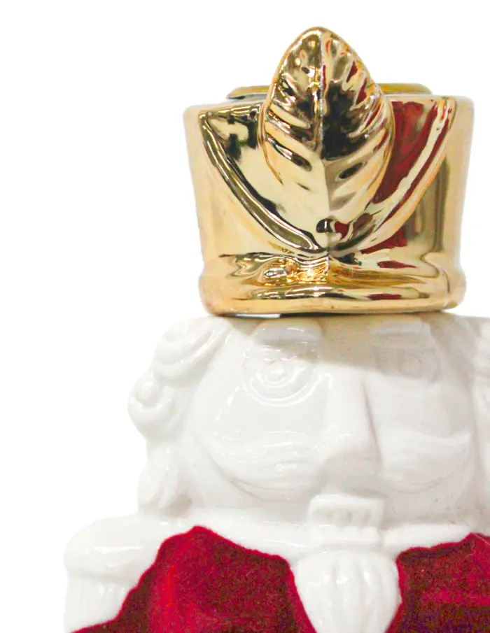 Cascanueces blanco con flocado rojo y corona dorada de 8x5.5x16.2cm - Image 3