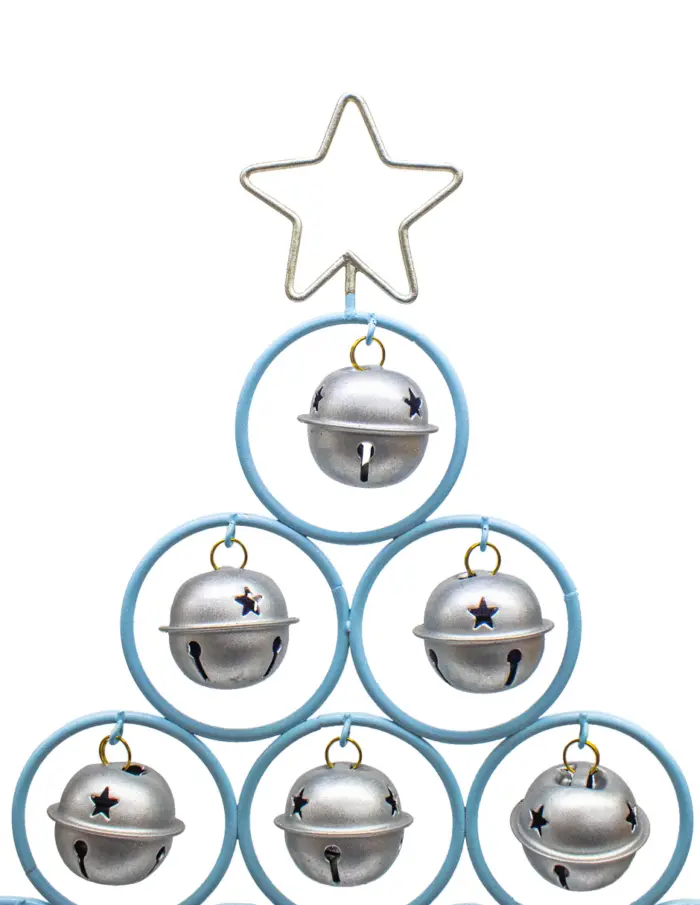 Árbol azul con cascabeles plateados - Image 3