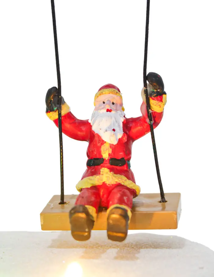 Santa en columpio con luz y sonido usa pilas AA (no incluidas) de 15x8x18cm - Image 3