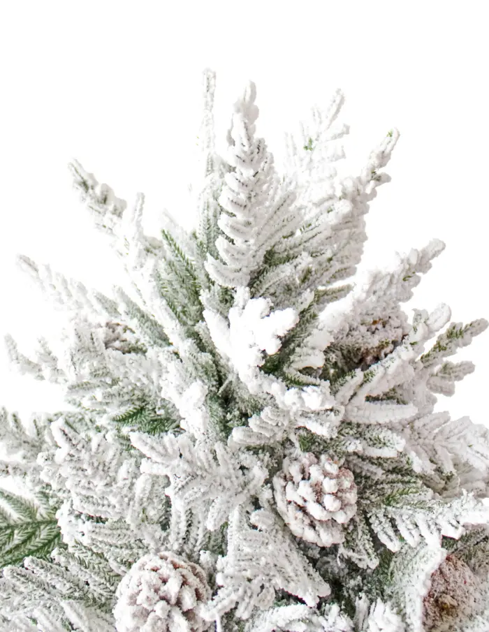Árbol de Navidad nevado con nochebuenas y piñas de 2.4m - Image 3