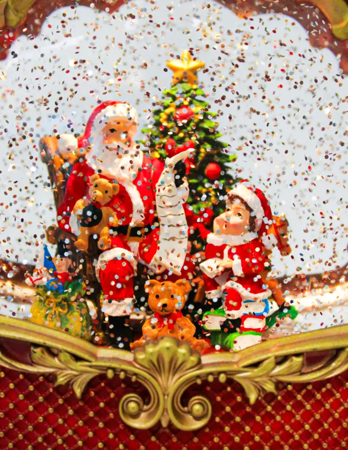 Carruaje navideño musical con santa y luz LED con cable USB (usa baterías 3AA no incluidas) de 26x11.5x21.5cm - Image 4