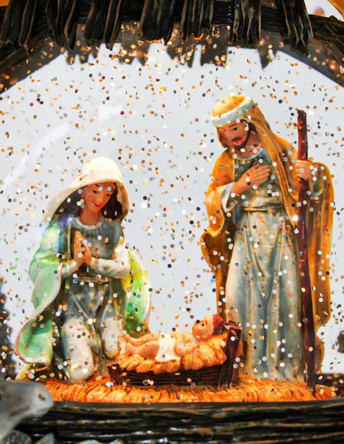 Nacimiento musical con luz LED y cable USB (usa baterías 3AA no incluidas) de 20.5x10.5x21cm - Image 4