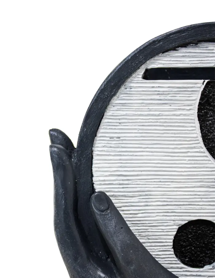 Fuente de poliresina diseño manos con Yin y yang de 25x25x26.5cm - Image 3