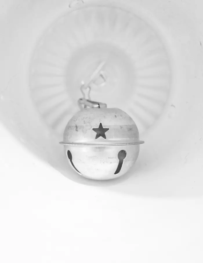 Campana de metal blanco de 24.5x31cm - Image 3
