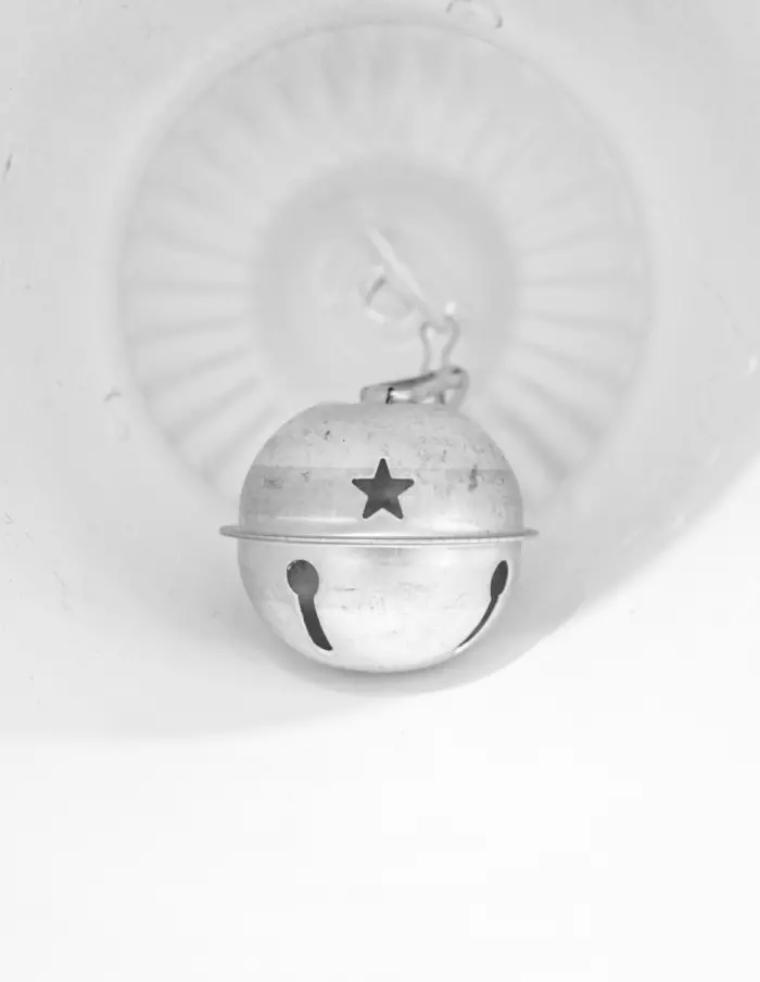 Campana de metal blanco de 19.5x24cm - Image 3