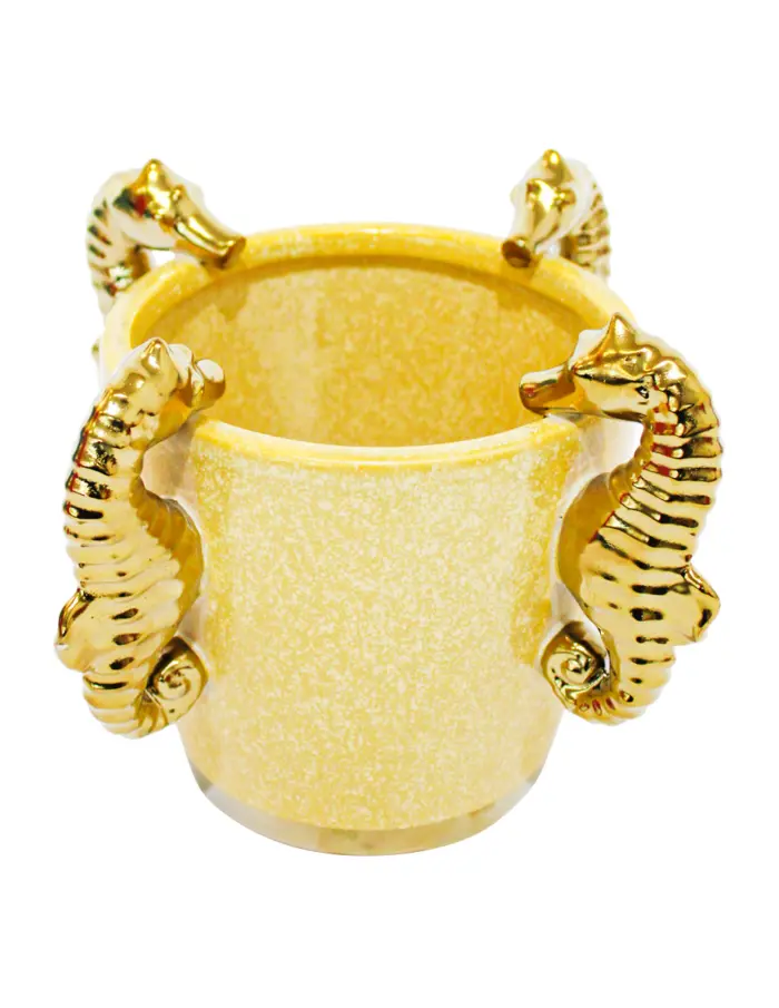 Florero de porcelana amarillo con caballos de mar dorado de 15.5x115.5x16.5cm - Image 2