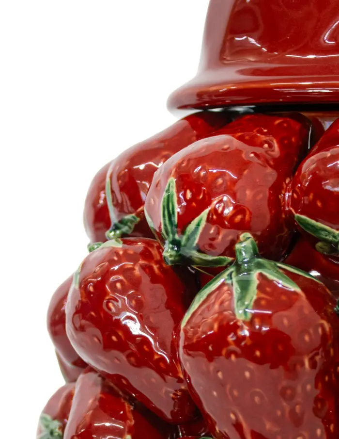 Tibor de porcelana rojo forrado de fresas de 24x24x41.5cm - Image 3