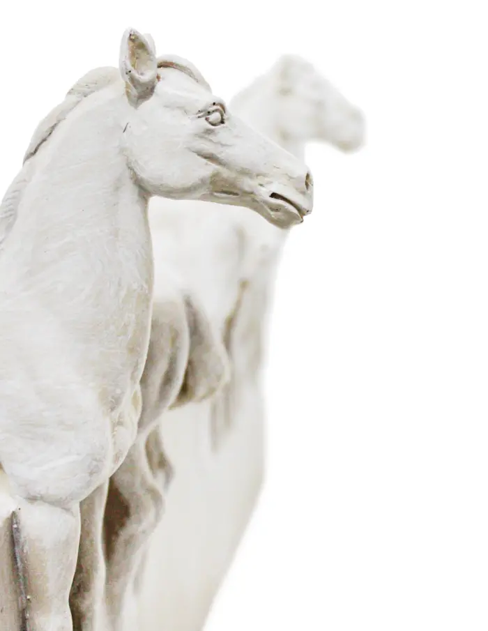 Escultura de caballos blancos de resina de 31x16x23cm - Image 4
