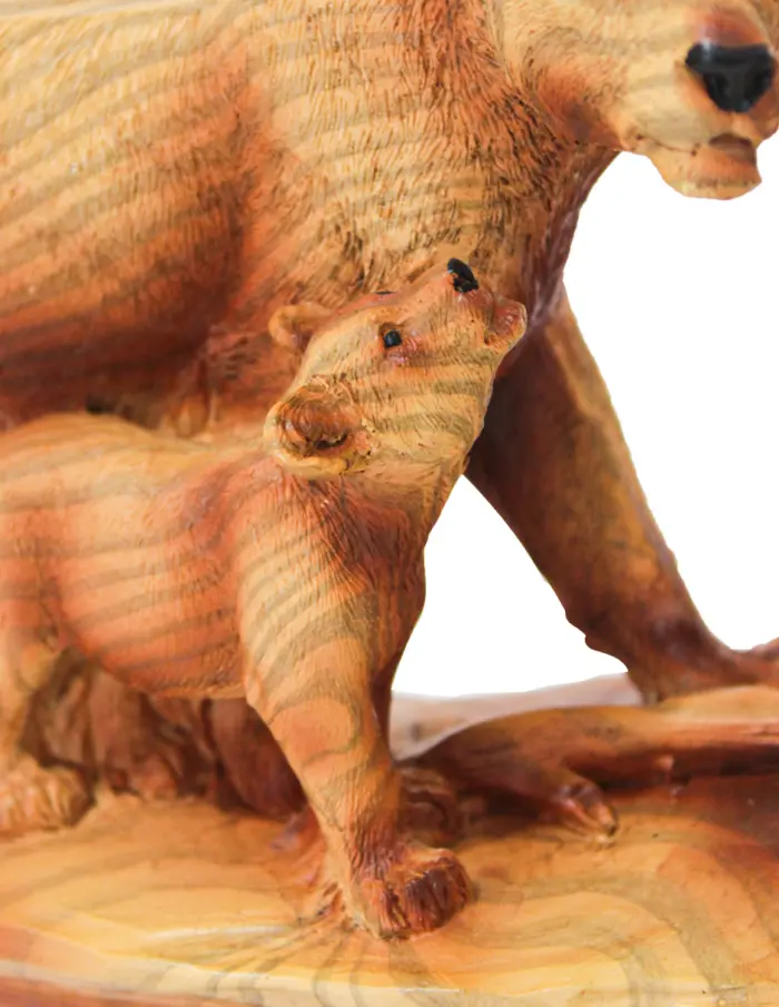 Familia de leones de resina imitacion madera - Image 3
