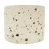 Vela con base de resina cilindrica beige de 8.5x8.5x7.2cm - Image 2