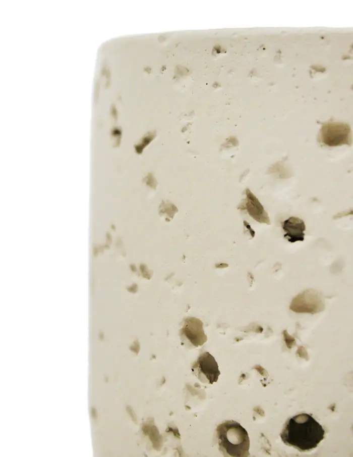 Vela con base de resina cilindrica beige de 8.5x8.5x7.2cm - Image 3