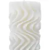 Vela diseño torcida beige de 6.5x6.5x10.5cm - Image 2