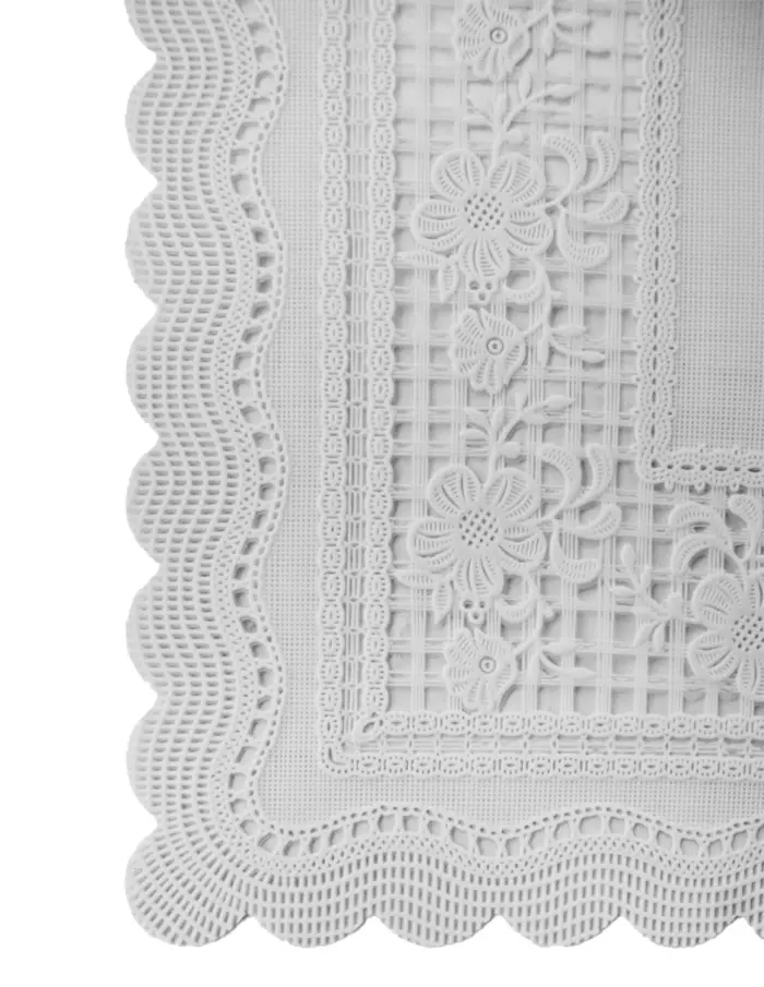 Mantel de plastico rectangular blanco con orilla calada de 30x45x0.1cm - Image 3