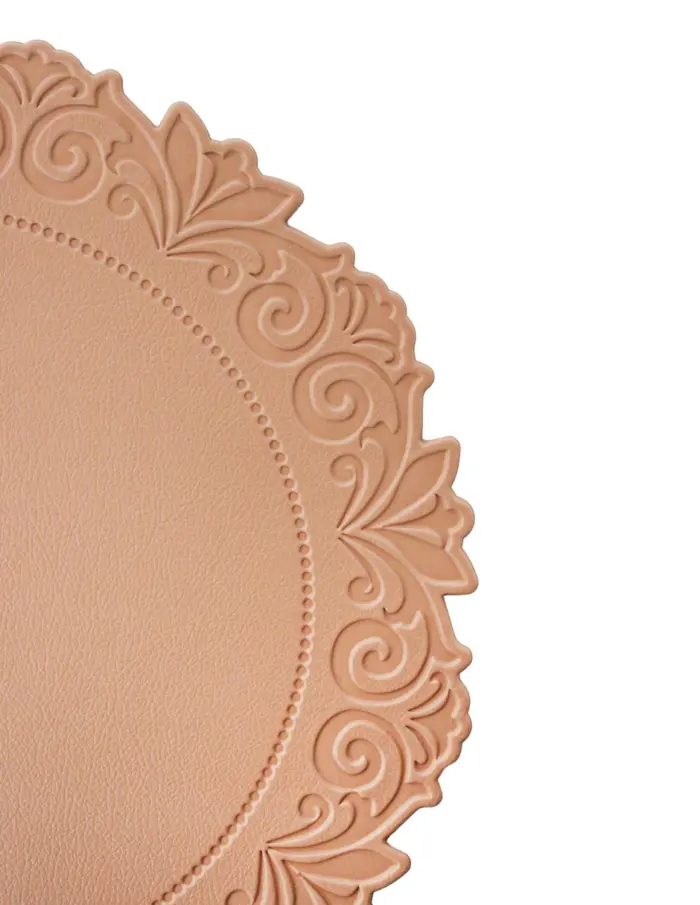 Mantel de plastico rosa claro con orilla garigoleada de 38x38x0.1cm - Image 3