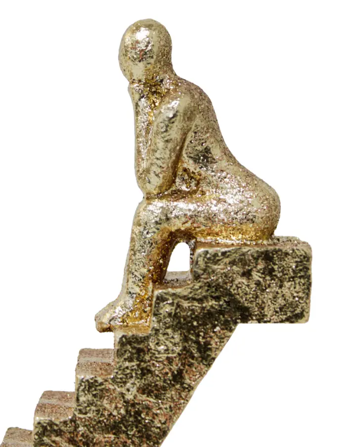 Pareja de poliresina en escaleras dorada de 19.5x6.5x22cm - Image 3