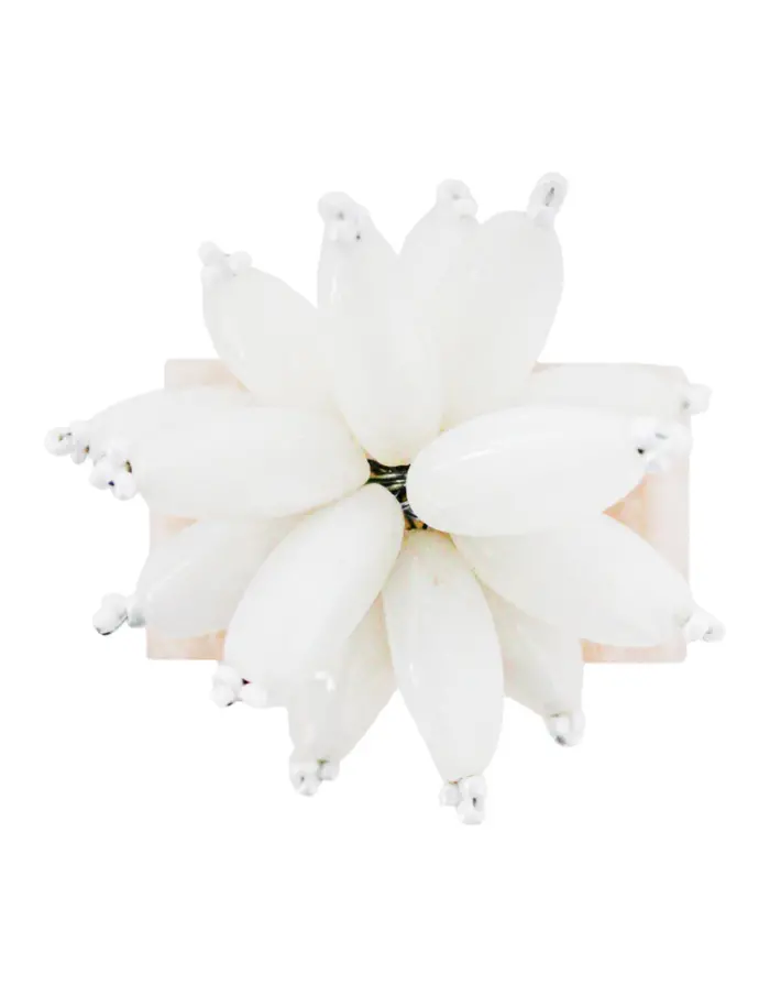 Juego de 4 servilleteros cuadrados de resina marfil diseño flor de 5x3x8cm - Image 3