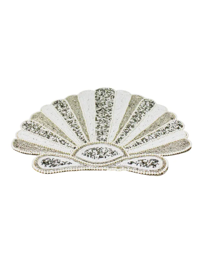 Mantel individual bordado con chaquiras diseño concha plateado de 35x35cm - Image 2