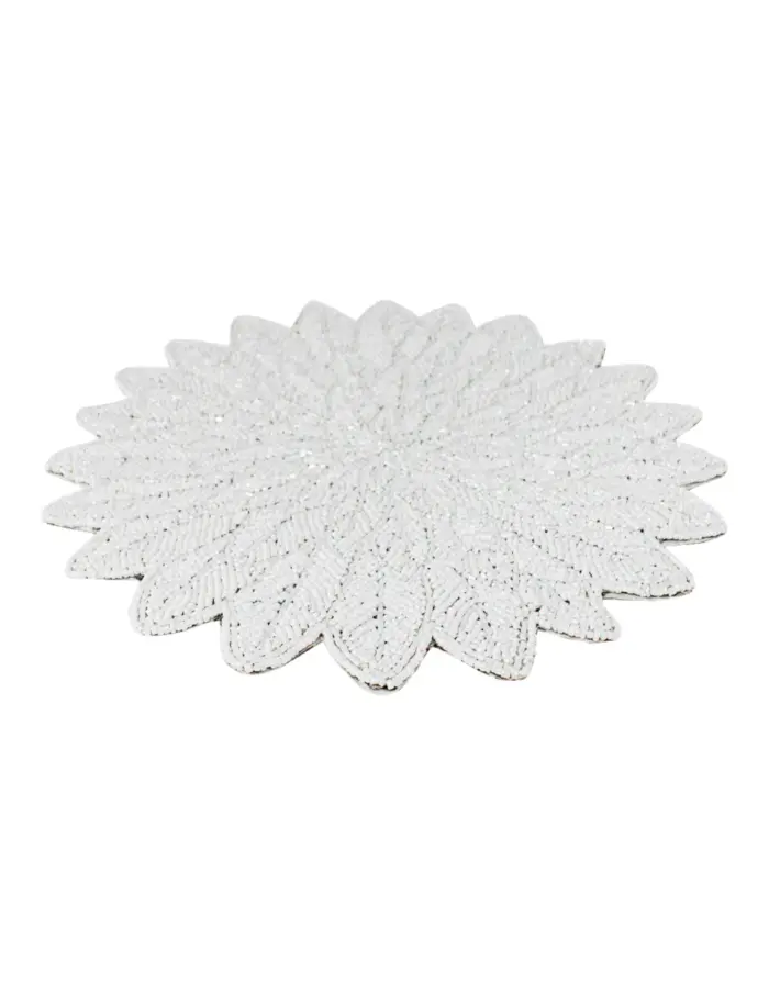 Mantel individual bordado con chaquiras diseño flor blanca de 35cm - Image 2