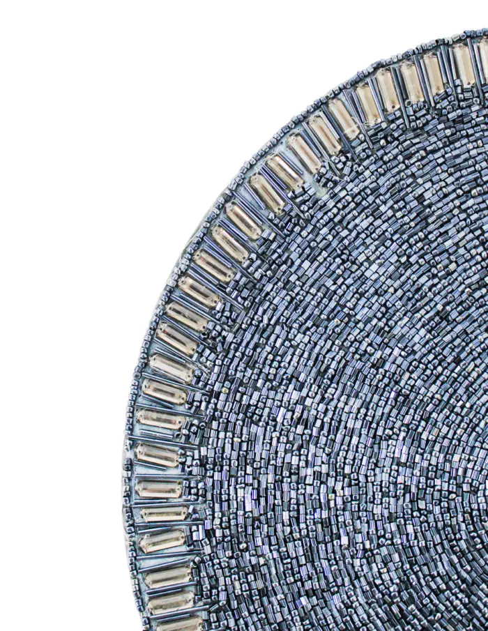 Mantel individual bordado de chaquiras azul marino con orilla plateada de 35cm - Image 3