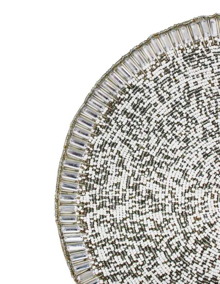 Mantel individual bordado de chaquiras plateado con blanco de 35cm - Image 3