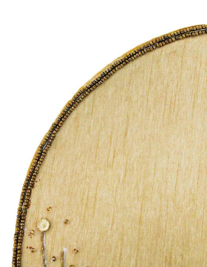Mantel individual con diseño bordado dorado de 35cm - Image 3