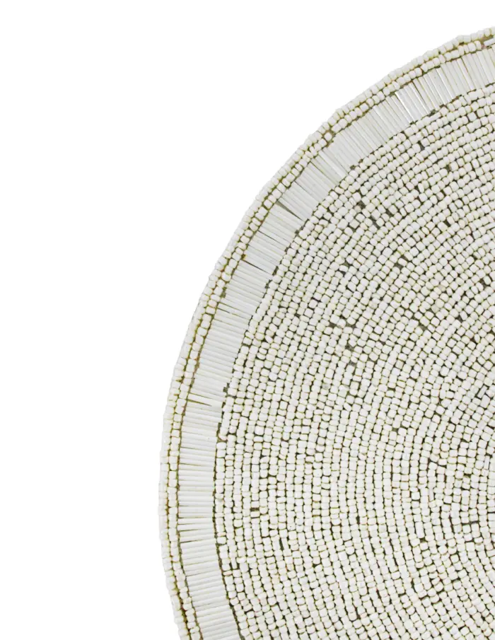 Mantel individual bordado de chaquiras blancas de 35cm - Image 3