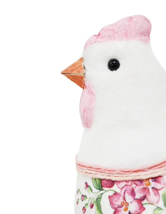 Gallina forrada de papel con flores rosa de 20x14x23cm - Image 3