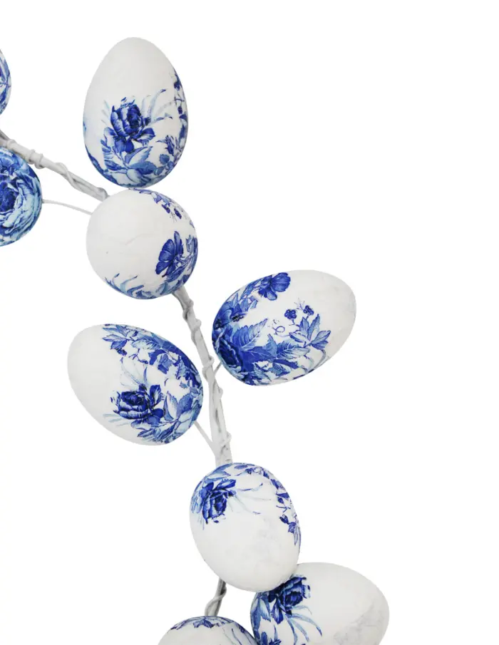 Corona de huevos forrada de papel con flores azul con blanco de 50x50x7cm - Image 3