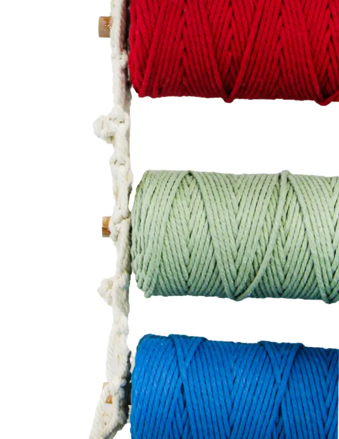 Colgante de macrame con 4 carretes de hilos de colores de 7x20x93cm - Image 3