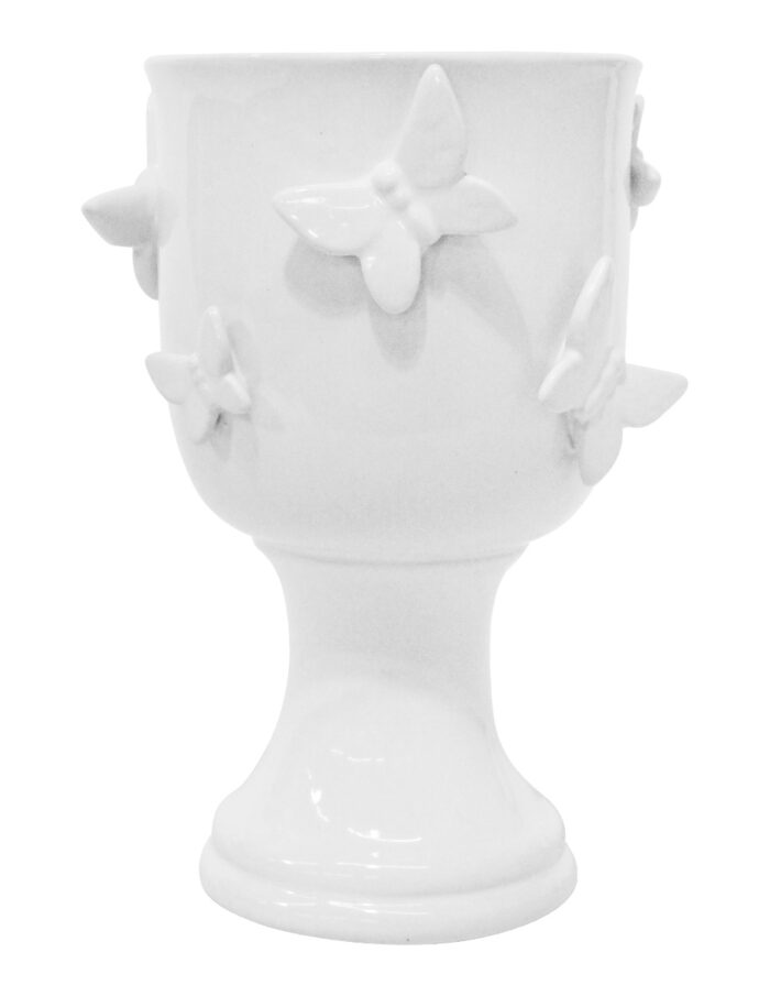 Florero de ceramica blanca con base y mariposas en relieve de 19.6x19.6x30.1cm