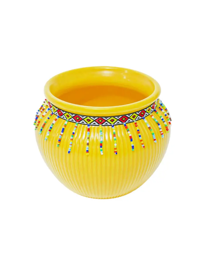 Maceta de ceramica amarilla con chaquiras de colores en la orilla de 12x9.5cm - Image 3
