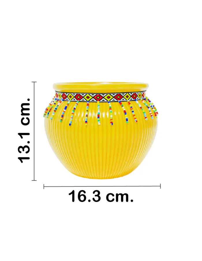 Maceta de ceramica amarilla con chaquiras de colores en la orilla de 16.3x13.1cm - Image 2