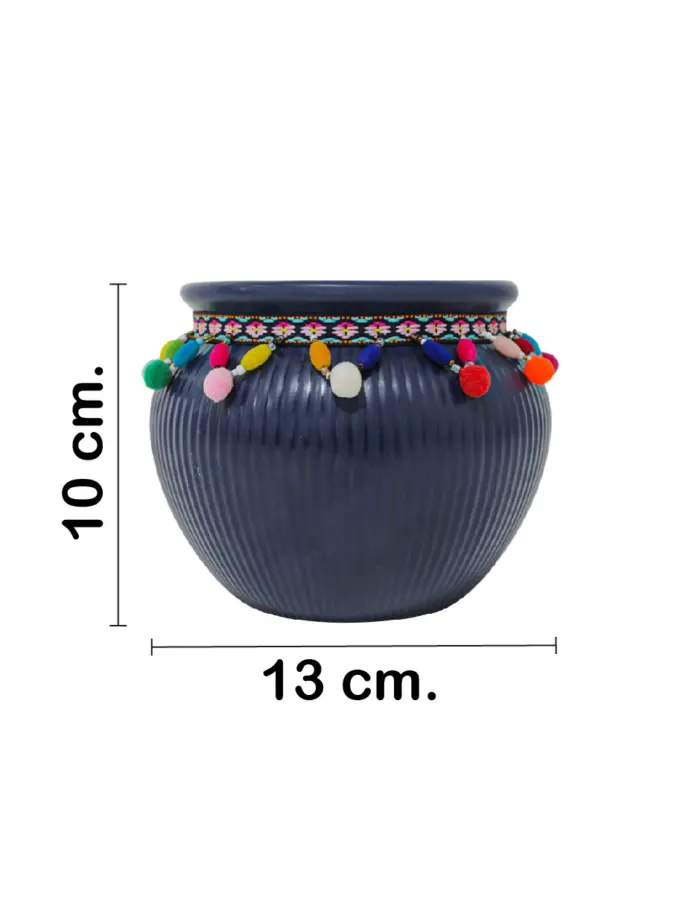 Maceta de ceramica azul marino con borlas de colores en la orilla de 12x9.5cm - Image 2