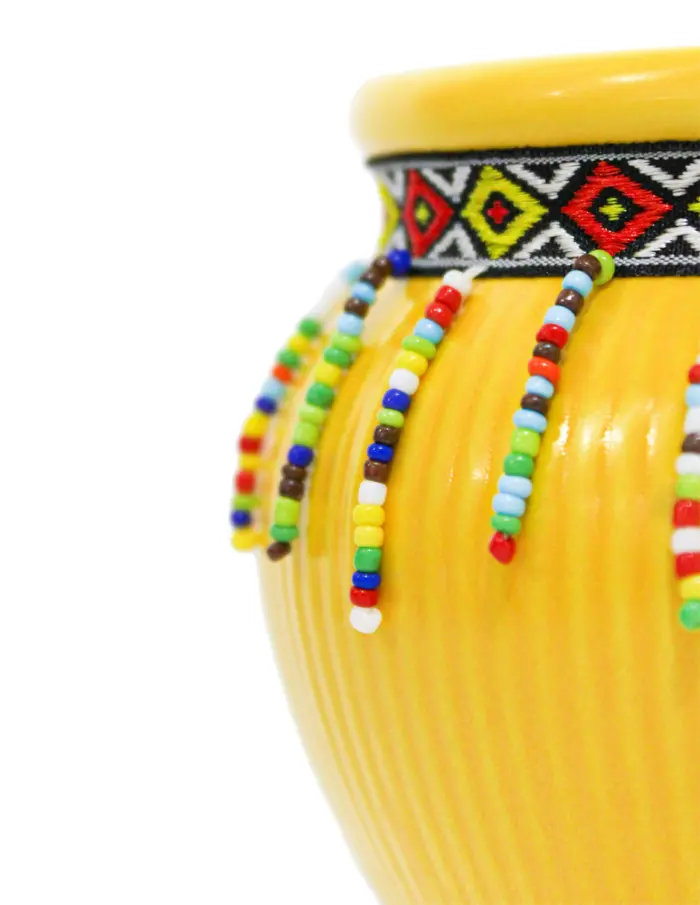 Maceta de ceramica amarilla con chaquiras de colores en la orilla de 12x9.5cm - Image 3