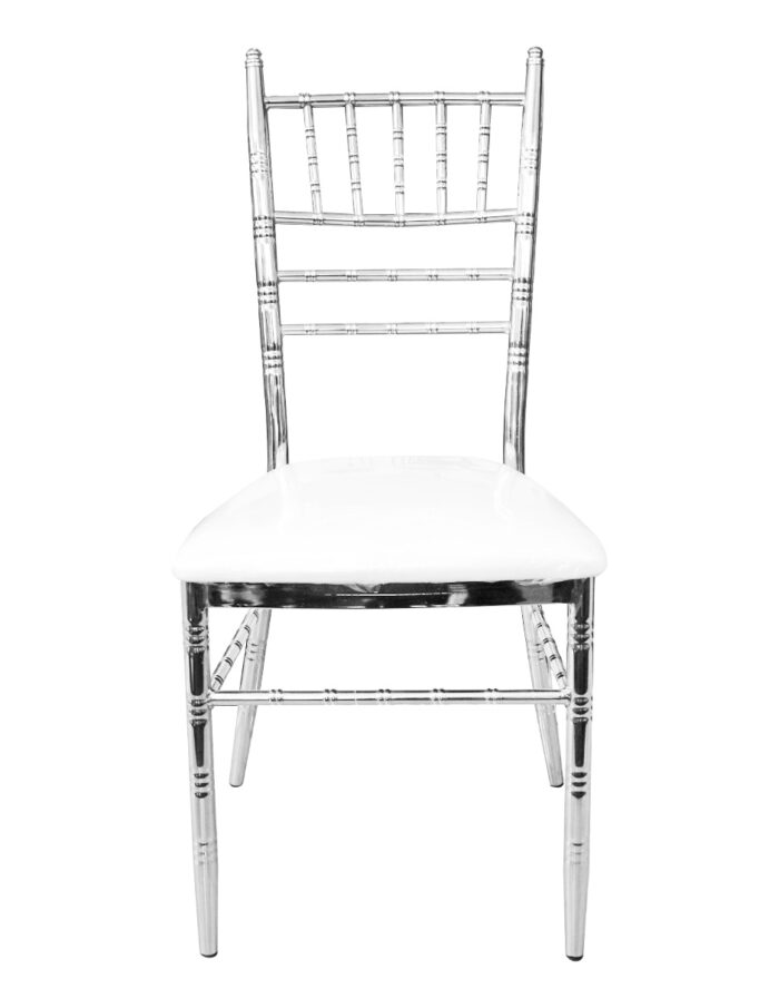 Silla Tifanny de metal plateada con asiento acojinado blanco de 50x40x93x44cm Soporta 120kg