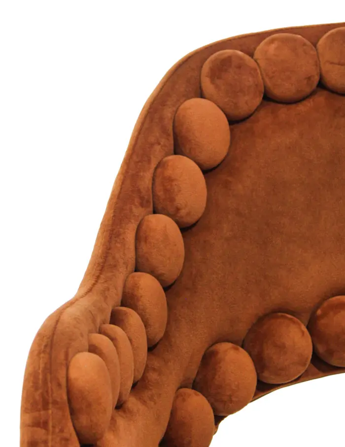 Silla de terciopelo con descansabrazos diseño bolas en la orilla marrón de 53x61x82.5cm - Image 3