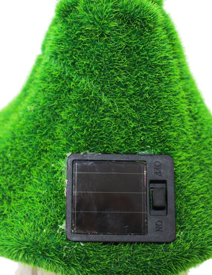 Casa de árbol de poliresina con techo verde de 17x17x25.5cm - Image 3