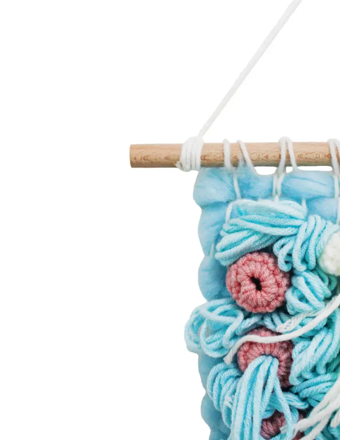 Colgante de macrame multicolor de 21x45x3cm - Image 3