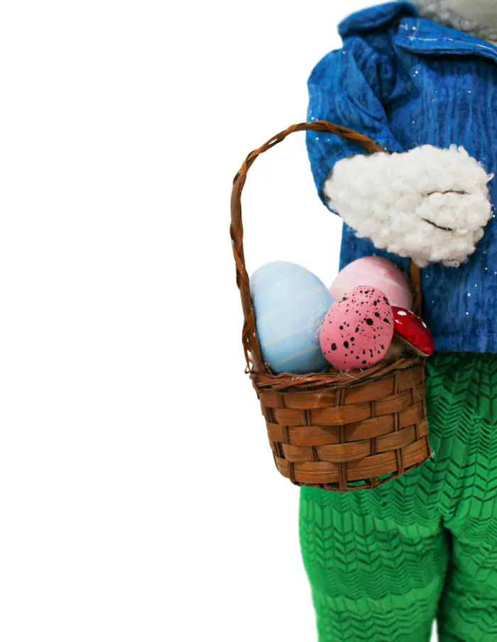 Conejo de tela con pantalón verde saco azul y canasta con huevos de 10x24x66cm - Image 3