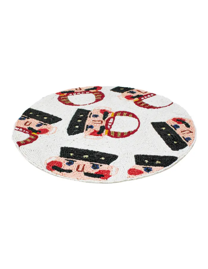 Mantel individual bordado de chaquiras diseño cascanueces de 35cm - Image 2