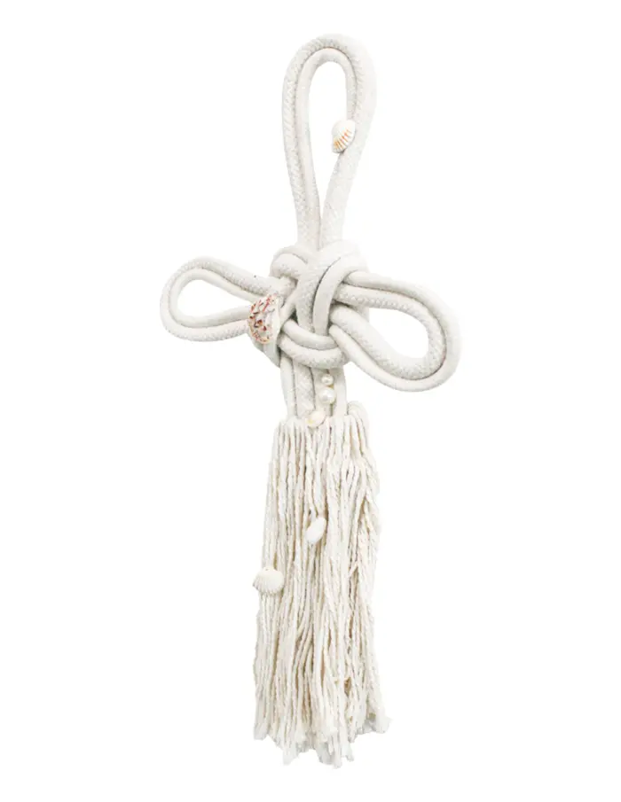 Colgante de macrame diseño cruz con conchitas de 50x28x2cm - Image 4