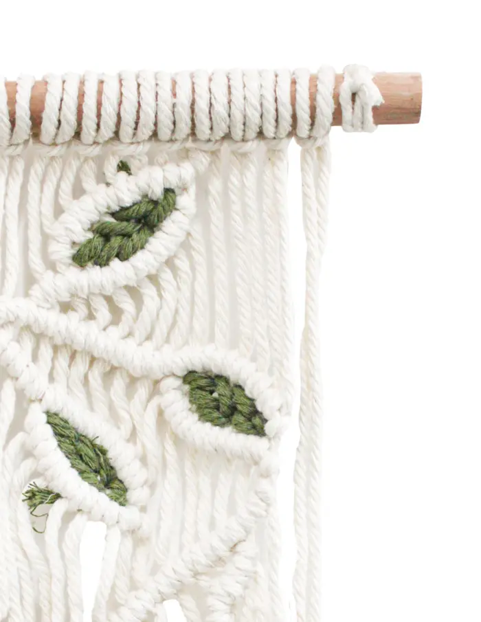 Colgante de macrame diseño hojas de 60x34x1cm - Image 3