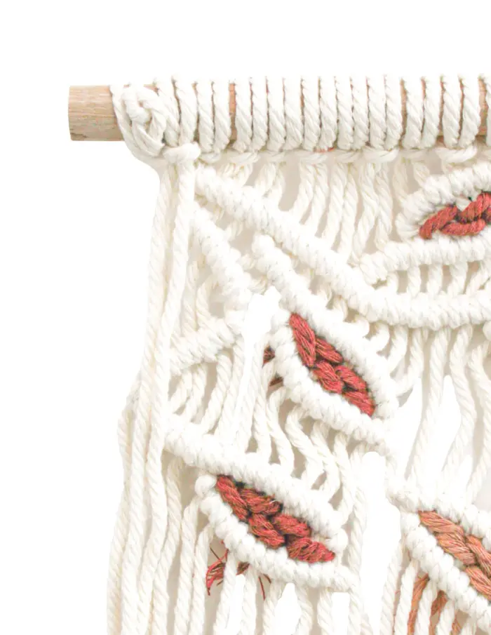 Colgante de macrame diseño hojas de colores de 60x34x1cm - Image 3