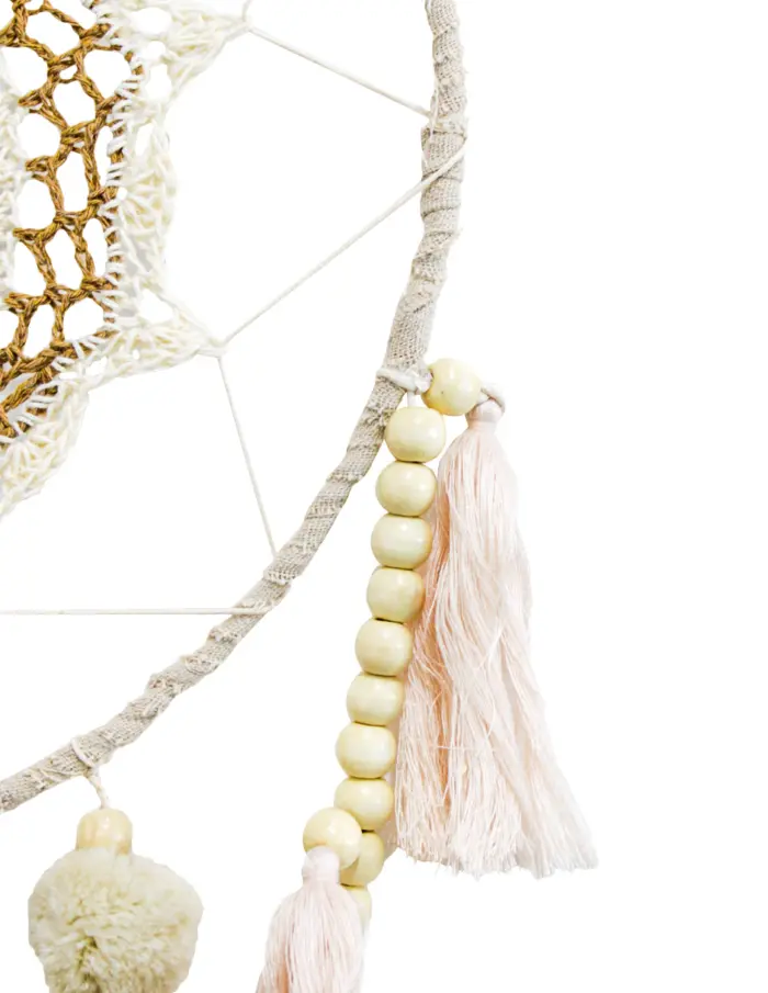 Atrapasueños de macrame con pompón y perlas de 71x34x2cm - Image 3
