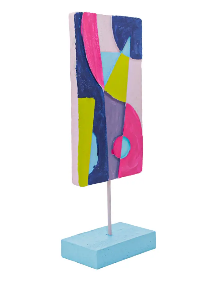 Escultura de poliresina de colores con base de 12x7x29.5cm - Image 3