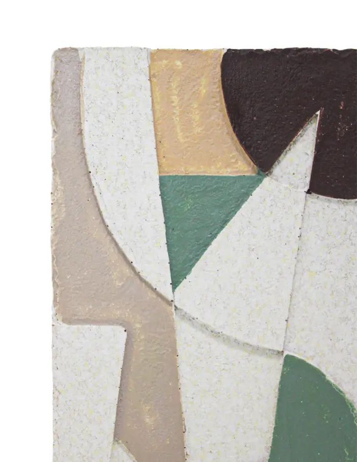 Escultura de poliresina abstracta en tonos verdes y beige de 12x7x29.5cm - Image 4