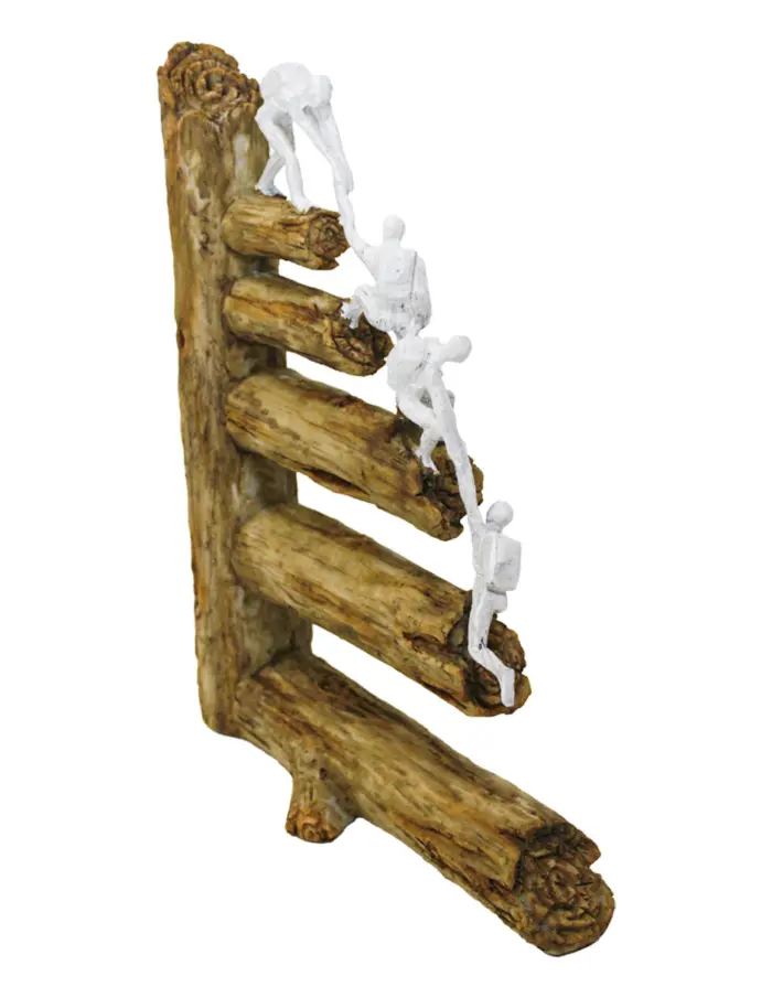 Escultura de poliresina con hombres escalando en equipo de 22x6.5x26cm - Image 3