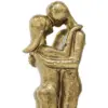 Pareja abrazándose bajo àrbol dorado de poliresina de 21x4.5x21cm - Image 4