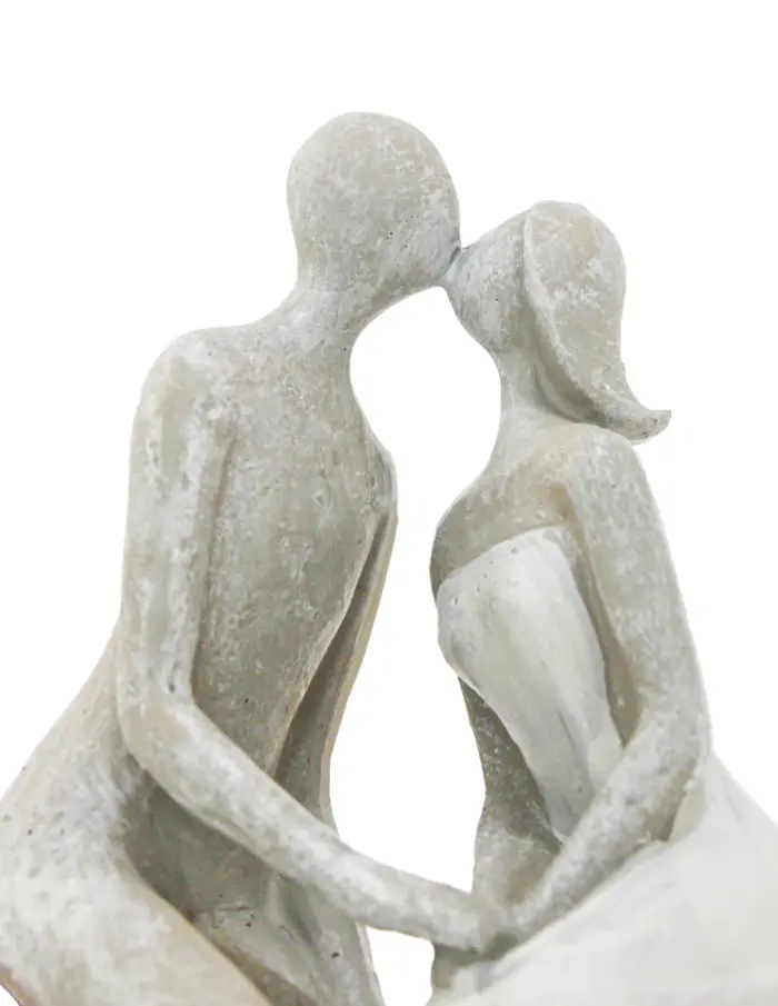 Pareja sobre corazón de poliresina de 14x7x30.5cm - Image 4